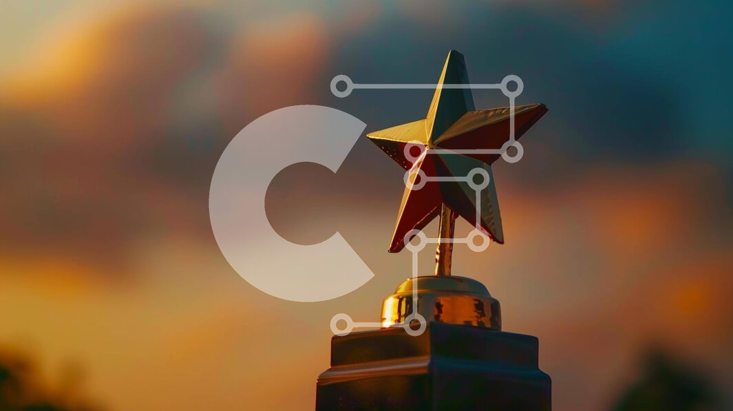 Intra Συλλεκτικό Ξύλινο Παζλ Plywood  4mm - Τρόπαιο σε σχήμα αστεριού στον συννεφιασμένο ουρανό Σε Ξύλινο Κουτί - Διαστάσεις: 10x10 cm – 25 κομμάτια