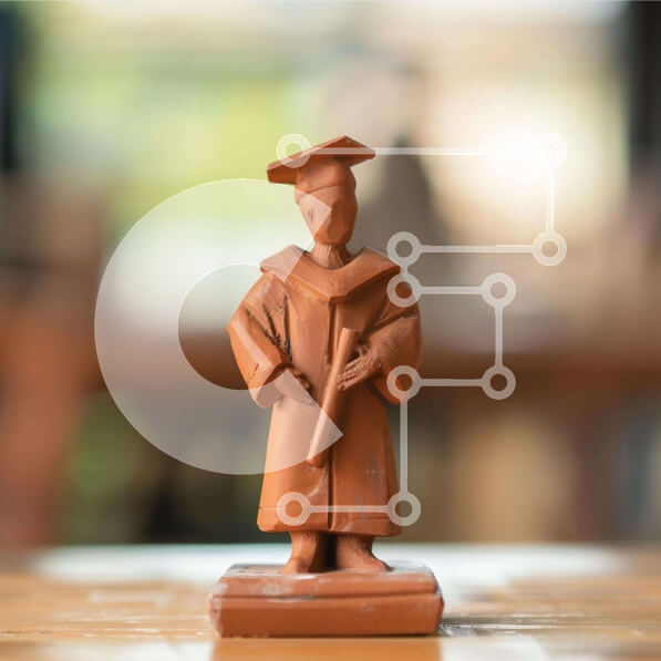 Intra Συλλεκτικό Ξύλινο Παζλ Plywood  4mm - Κεραμικό ακαδημαϊκό ειδώλιο που γιορτάζει την αποφοίτηση Σε Ξύλινο Κουτί - Διαστάσεις Puzzle: 10x10 cm – 25 κομμάτια