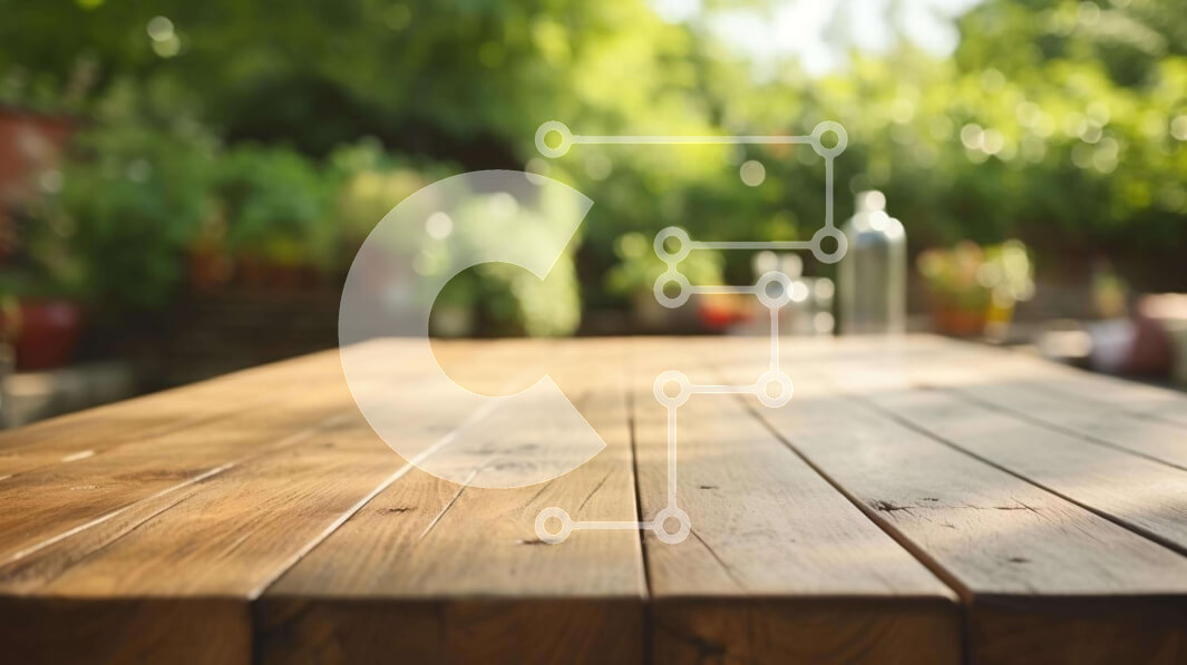 Intra Συλλεκτικό Ξύλινο Παζλ Plywood  4mm - Τραπέζι εξωτερικού χώρου με πράσινο και μπουκάλι Σε Ξύλινο Κουτί - Διαστάσεις: 10x10 cm – 25 κομμάτια