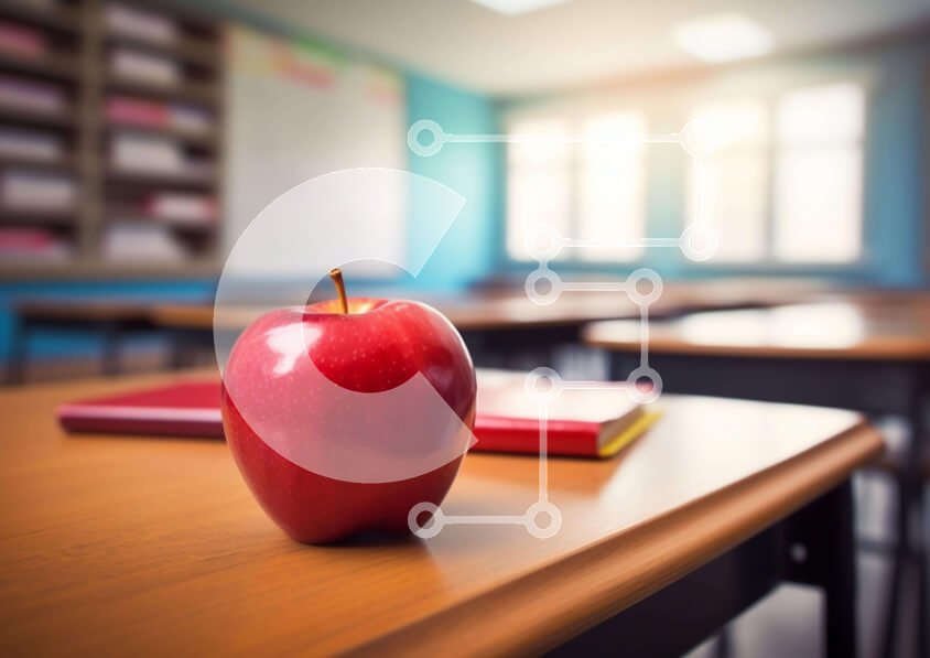 Intra Συλλεκτικό Ξύλινο Παζλ Plywood  4mm - Κόκκινο μήλο στο γραφείο στην τάξη Σε Ξύλινο Κουτί - Διαστάσεις Puzzle: 10x10 cm – 25 κομμάτια