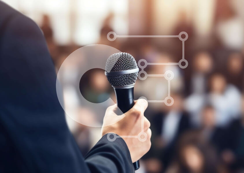 Intra Συλλεκτικό Ξύλινο Παζλ Plywood  4mm - Επαγγελματίας ομιλητής που κάνει παρουσίαση με το κοινό Σε Ξύλινο Κουτί - Διαστάσεις Puzzle: 10x10 cm – 25 κομμάτια