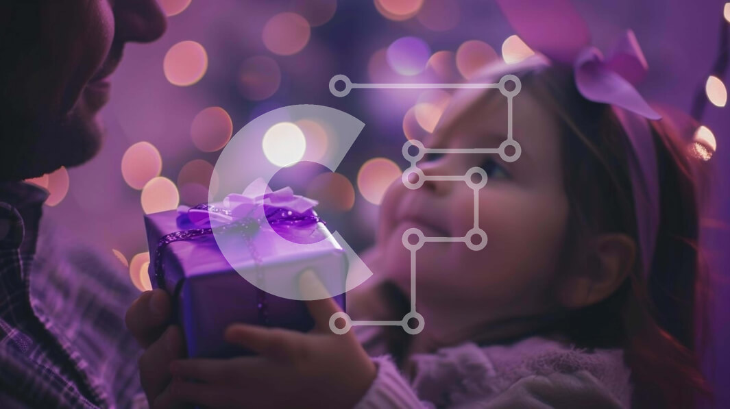 Intra Συλλεκτικό Ξύλινο Παζλ Plywood  4mm - Χαρούμενη στιγμή: Νεαρό κορίτσι λαμβάνει δώρο από τον πατέρα Σε Ξύλινο Κουτί - Διαστάσεις Puzzle: 10x10 cm – 25 κομμάτια