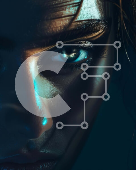 Intra Συλλεκτικό Ξύλινο Παζλ Plywood  4mm - Έντονο βλέμμα: Γυναίκα με μπλε μάτια και σκούρα μαλλιά Σε Ξύλινο Κουτί - Διαστάσεις Puzzle: 10x10 cm – 25 κομμάτια