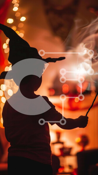 Intra Συλλεκτικό Ξύλινο Παζλ Plywood  4mm - Παιδί με στολή μάγισσας με ραβδί Σε Ξύλινο Κουτί - Διαστάσεις Puzzle: 10x10 cm – 25 κομμάτια