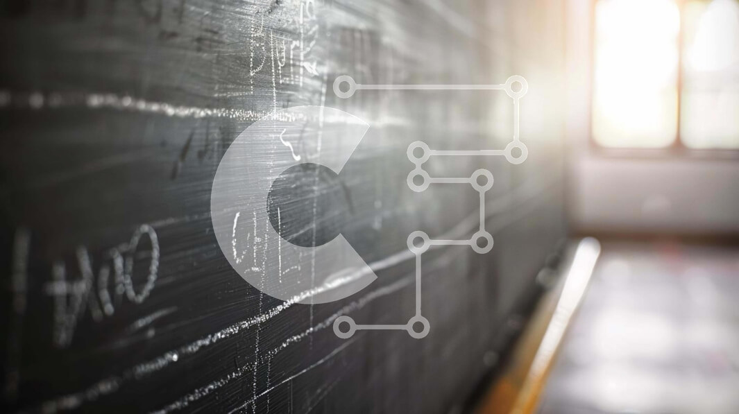 Intra Συλλεκτικό Ξύλινο Παζλ Plywood  4mm - Τάξη Δημοτικού Σχολείου με Μαυροπίνακα και Μαθητές Σε Ξύλινο Κουτί - Διαστάσεις Puzzle: 10x10 cm – 25 κομμάτια