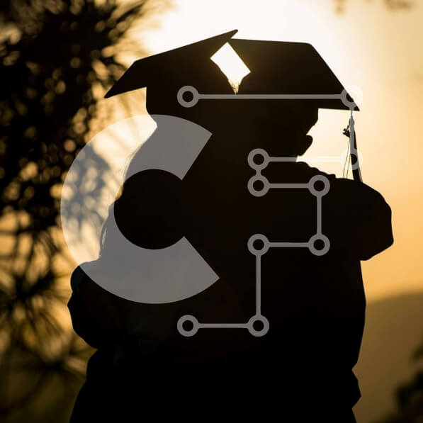 Intra Συλλεκτικό Ξύλινο Παζλ Plywood  4mm - Σιλουέτα αποφοίτων στο ηλιοβασίλεμα Σε Ξύλινο Κουτί - Διαστάσεις Puzzle: 10x10 cm – 25 κομμάτια