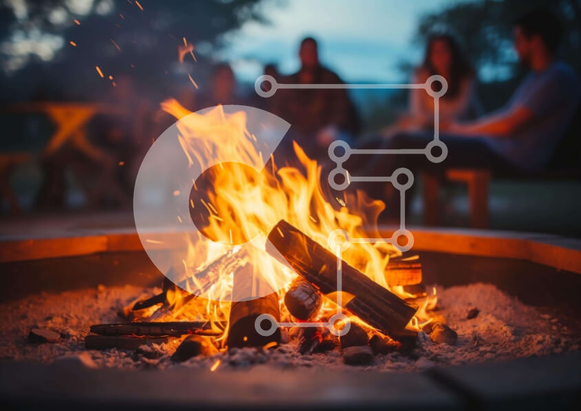 Intra Συλλεκτικό Ξύλινο Παζλ Plywood  4mm - Λάκος με φωτιά με ανθρώπους που κάθονται σε εξωτερικούς χώρους Σε Ξύλινο Κουτί - Διαστάσεις Puzzle: 10x10 cm – 25 κομμάτια