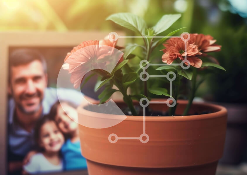 Intra Συλλεκτικό Ξύλινο Παζλ Plywood  4mm - Λουλούδι σε γλάστρα με ροζ άνθη και οικογενειακή φωτογραφία Σε Ξύλινο Κουτί - Διαστάσεις: 10x10 cm – 25 κομμάτια