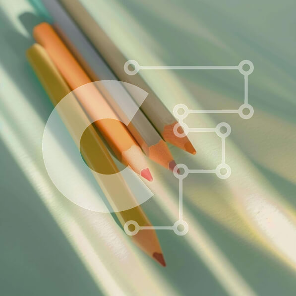 Intra Συλλεκτικό Ξύλινο Παζλ Plywood  4mm - Πολύχρωμα μολύβια στο τραπέζι Σε Ξύλινο Κουτί - Διαστάσεις: 10x10 cm – 25 κομμάτια