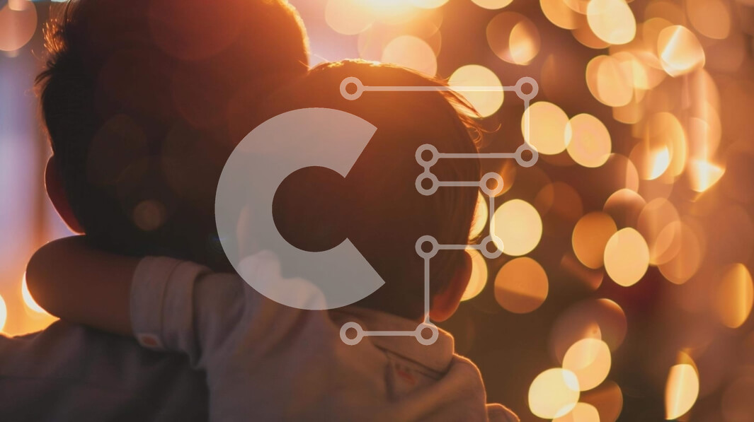 Intra Συλλεκτικό Ξύλινο Παζλ Plywood  4mm - Πατέρας και παιδί αγκαλιάζονται μπροστά από φωτισμένο φόντο Σε Ξύλινο Κουτί - Διαστάσεις Puzzle: 10x10 cm – 25 κομμάτια