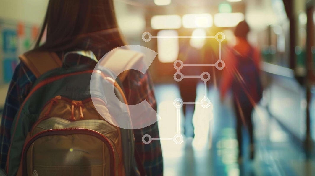 Intra Συλλεκτικό Ξύλινο Παζλ Plywood  4mm - Γυναίκα που περπατά στο σχολικό διάδρομο Σε Ξύλινο Κουτί - Διαστάσεις Puzzle: 10x10 cm – 25 κομμάτια