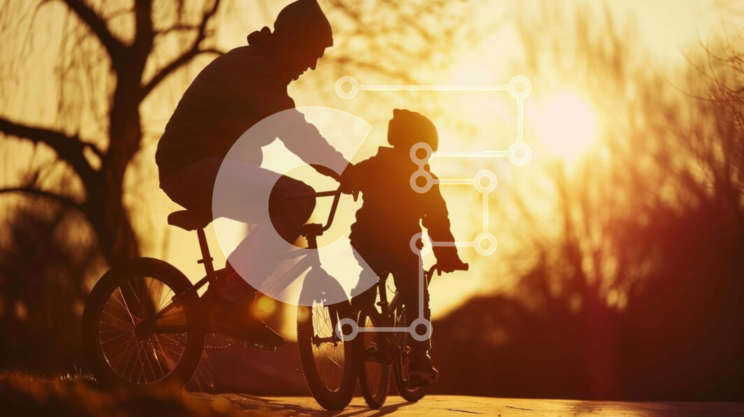 Intra Συλλεκτικό Ξύλινο Παζλ Plywood  4mm - Άνδρας και παιδί που οδηγούν ποδήλατα στο ηλιοβασίλεμα Σε Ξύλινο Κουτί - Διαστάσεις Puzzle: 10x10 cm – 25 κομμάτια