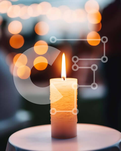 Intra Συλλεκτικό Ξύλινο Παζλ Plywood  4mm - Μονό αναμμένο κερί σε λευκό τραπέζι με άτομα στην εκδήλωση Σε Ξύλινο Κουτί - Διαστάσεις Puzzle: 10x10 cm – 25 κομμάτια