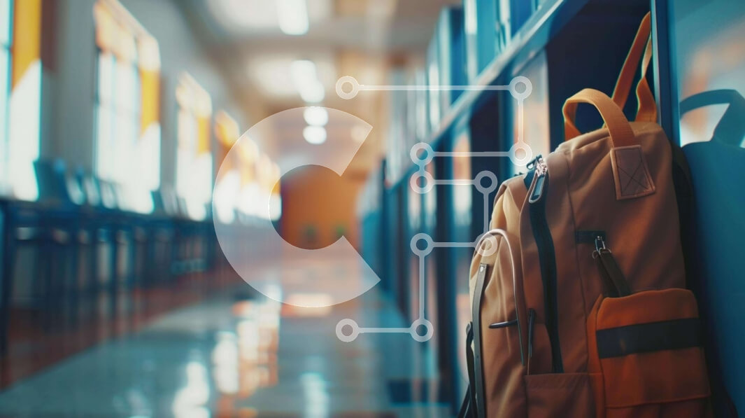 Intra Συλλεκτικό Ξύλινο Παζλ Plywood  4mm - Σακίδιο πλάτης στο σχολικό διάδρομο Σε Ξύλινο Κουτί - Διαστάσεις Puzzle: 10x10 cm – 25 κομμάτια