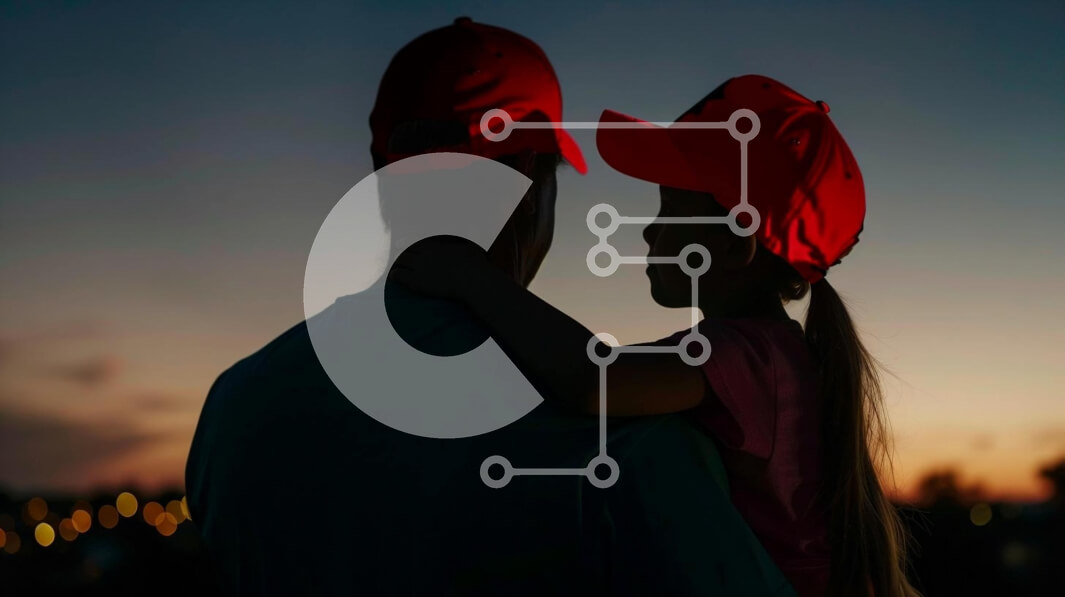 Intra Συλλεκτικό Ξύλινο Παζλ Plywood  4mm - Πατέρας και κόρη που αγκαλιάζονται στο ηλιοβασίλεμα Σε Ξύλινο Κουτί - Διαστάσεις Puzzle: 10x10 cm – 25 κομμάτια