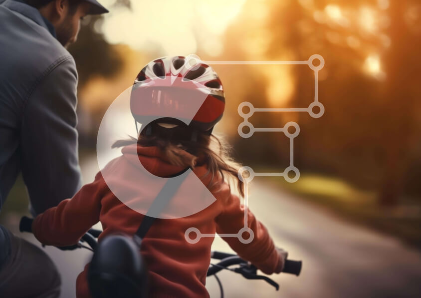 Intra Συλλεκτικό Ξύλινο Παζλ Plywood  4mm - Νεαρό κορίτσι και πατέρας που κάνουν ποδήλατο με κράνη Σε Ξύλινο Κουτί - Διαστάσεις Puzzle: 10x10 cm – 25 κομμάτια