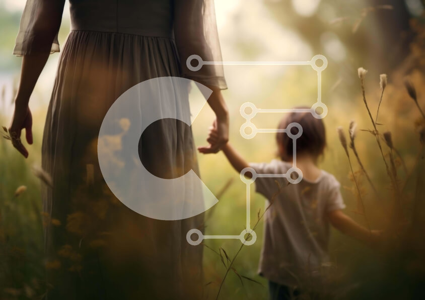 Intra Συλλεκτικό Ξύλινο Παζλ Plywood  4mm - Γυναίκα και παιδί που περπατούν μέσα από ψηλά χόρτα Σε Ξύλινο Κουτί - Διαστάσεις Puzzle: 10x10 cm – 25 κομμάτια