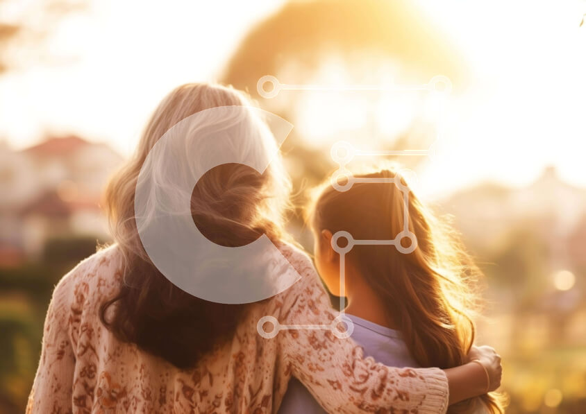 Intra Συλλεκτικό Ξύλινο Παζλ Plywood  4mm - Μητέρα και κόρη που περπατούν στο πάρκο στο ηλιοβασίλεμα Σε Ξύλινο Κουτί - Διαστάσεις Puzzle: 10x10 cm – 25 κομμάτια