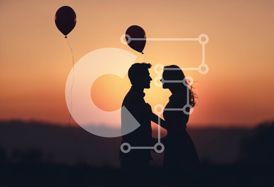 Intra Συλλεκτικό Ξύλινο Παζλ Plywood  4mm - Σιλουέτα του ζευγαριού που κρατά κόκκινα μπαλόνια ενάντια στο ηλιοβασίλεμα Σε Ξύλινο Κουτί - Διαστάσεις Puzzle: 10x10 cm – 25 κομμάτια