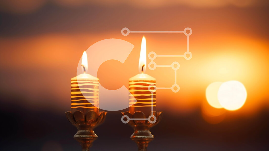 Intra Συλλεκτικό Ξύλινο Παζλ Plywood  4mm - Σιλουέτα από αναμμένα κηροπήγια ενάντια σε ένα ηλιοβασίλεμα Σε Ξύλινο Κουτί - Διαστάσεις Puzzle: 10x10 cm – 25 κομμάτια