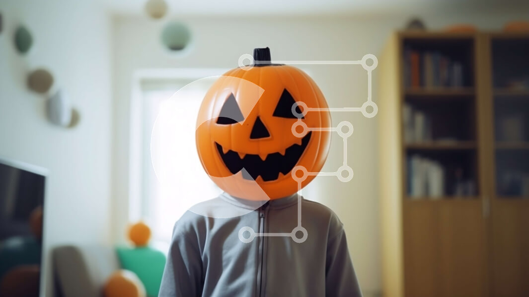 Intra Συλλεκτικό Ξύλινο Παζλ Plywood  4mm - Παιδί με μάσκα κολοκύθας στο σαλόνι Σε Ξύλινο Κουτί - Διαστάσεις: 10x10 cm – 25 κομμάτια