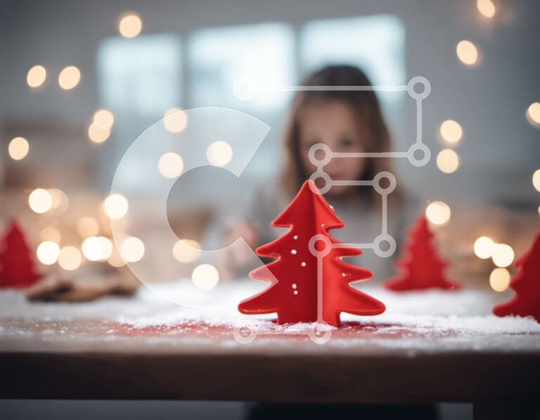 Intra Συλλεκτικό Ξύλινο Παζλ Plywood  4mm - Νεαρό κορίτσι με τα κόκκινα χριστουγεννιάτικα δέντρα και τα μπισκότα Σε Ξύλινο Κουτί - Διαστάσεις: 10x10 cm – 25 κομμάτια