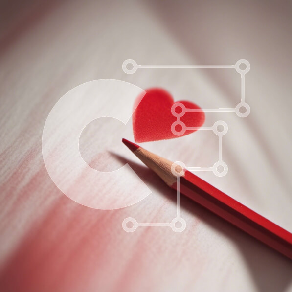 Intra Συλλεκτικό Ξύλινο Παζλ Plywood  4mm - Κόκκινο μολύβι με σημάδι σε σχήμα καρδιάς σε λευκή επιφάνεια Σε Ξύλινο Κουτί - Διαστάσεις: 10x10 cm – 25 κομμάτια