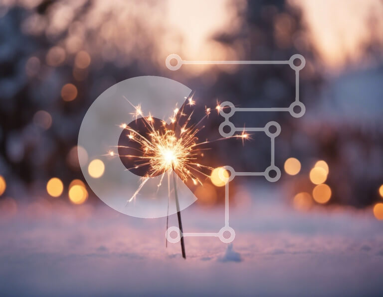 Intra Συλλεκτικό Ξύλινο Παζλ Plywood  4mm - Βεγγαλικό στο χιόνι για τον εορτασμό της παραμονής της Πρωτοχρονιάς Σε Ξύλινο Κουτί - Διαστάσεις Puzzle: 10x10 cm – 25 κομμάτια