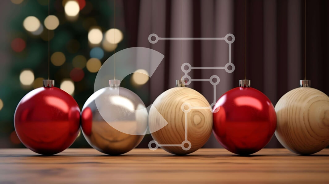 Intra Συλλεκτικό Ξύλινο Παζλ Plywood  4mm - Πολύχρωμα χριστουγεννιάτικα στολίδια που κρέμονται από κορδόνια με χριστουγεννιάτικο δέντρο στο φόντο Σε Ξύλινο Κουτί - Διαστάσεις: 10x10 cm – 25 κομμάτια