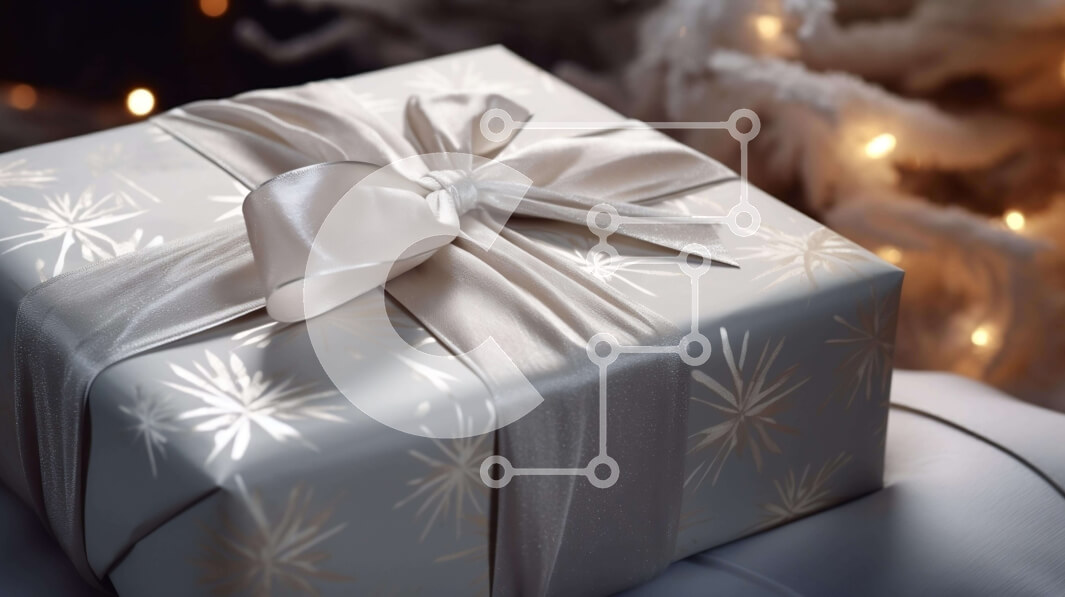 Intra Συλλεκτικό Ξύλινο Παζλ Plywood  4mm - Ασημένιο κουτί δώρου σε διακοσμητικό χριστουγεννιάτικο δέντρο με φωτάκια Σε Ξύλινο Κουτί - Διαστάσεις: 10x10 cm – 25 κομμάτια