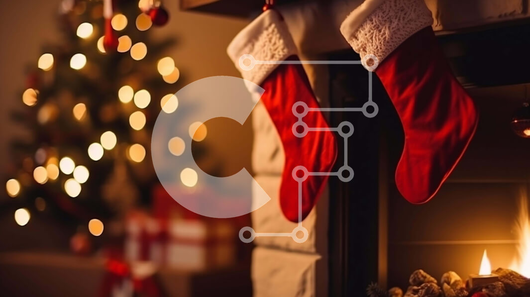 Intra Συλλεκτικό Ξύλινο Παζλ Plywood  4mm - Τζάκι με χριστουγεννιάτικες κάλτσες και διακοσμητικό δέντρο Σε Ξύλινο Κουτί - Διαστάσεις: 10x10 cm – 25 κομμάτια