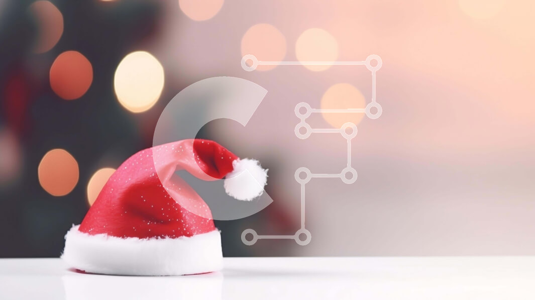 Intra Συλλεκτικό Ξύλινο Παζλ Plywood  4mm - Κόκκινο καπέλο Άγιου Βασίλη σε λευκό τραπέζι με θολό φόντο Σε Ξύλινο Κουτί - Διαστάσεις: 10x10 cm – 25 κομμάτια