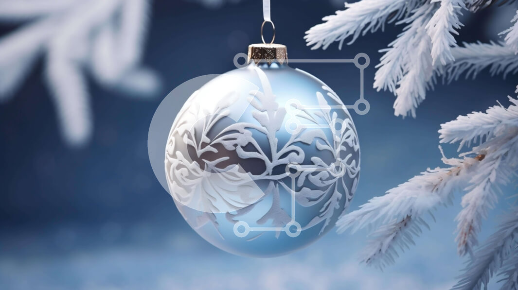 Intra Συλλεκτικό Ξύλινο Παζλ Plywood  4mm - Μπλε και άσπρο στολίδι που κρέμεται σε ένα χιονισμένο αειθαλές δέντρο Σε Ξύλινο Κουτί - Διαστάσεις: 10x10 cm – 25 κομμάτια