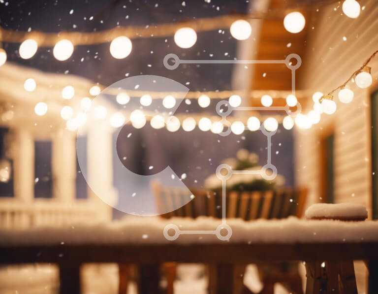 Intra Συλλεκτικό Ξύλινο Παζλ Plywood  4mm - Χιονισμένη βεράντα με φώτα χορδών Σε Ξύλινο Κουτί - Διαστάσεις Puzzle: 10x10 cm – 25 κομμάτια