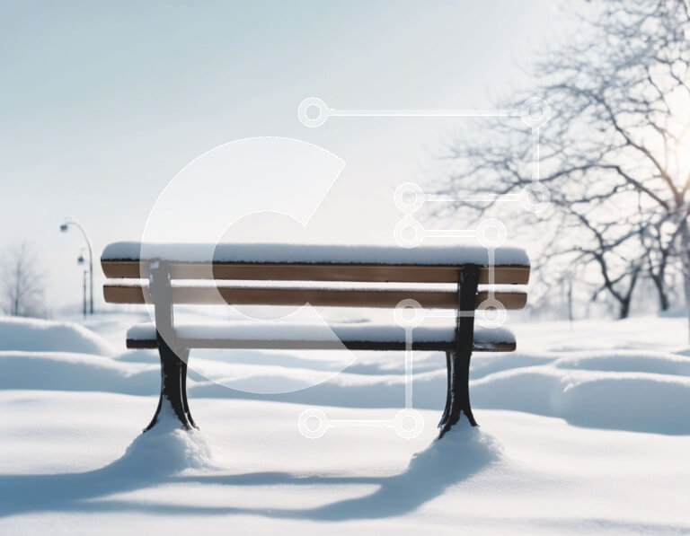 Intra Συλλεκτικό Ξύλινο Παζλ Plywood  4mm - Ξύλινος πάγκος στο χιόνι με τα γύρω δέντρα Σε Ξύλινο Κουτί - Διαστάσεις: 10x10 cm – 25 κομμάτια