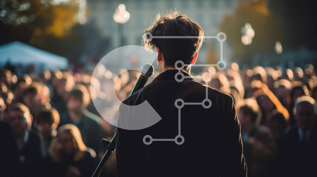 Intra Συλλεκτικό Ξύλινο Παζλ Plywood  4mm - Άνδρας που μιλά στο μικρόφωνο μπροστά στο κοινό Σε Ξύλινο Κουτί - Διαστάσεις Puzzle: 10x10 cm – 25 κομμάτια