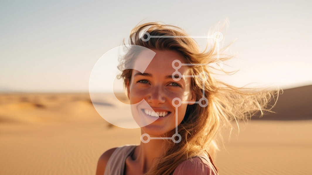 Intra Συλλεκτικό Ξύλινο Παζλ Plywood  4mm - Χαμογελαστή γυναίκα στην έρημο Σε Ξύλινο Κουτί - Διαστάσεις: 10x10 cm – 25 κομμάτια