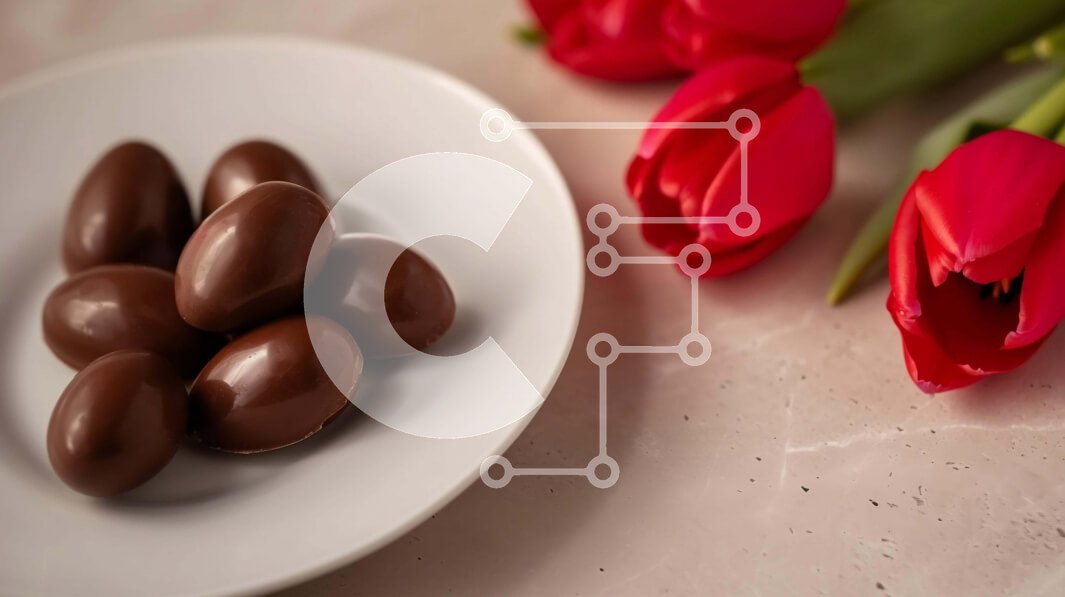 Σετ των 2 Intra Συλλεκτικό Ξύλινο Παζλ Plywood  4mm - Καραμέλες σοκολάτας και κόκκινες τουλίπες σε ένα άσπρο πιάτο Σε Ξύλινο Κουτί - Διαστάσεις: 10x10 cm – 25 κομμάτια