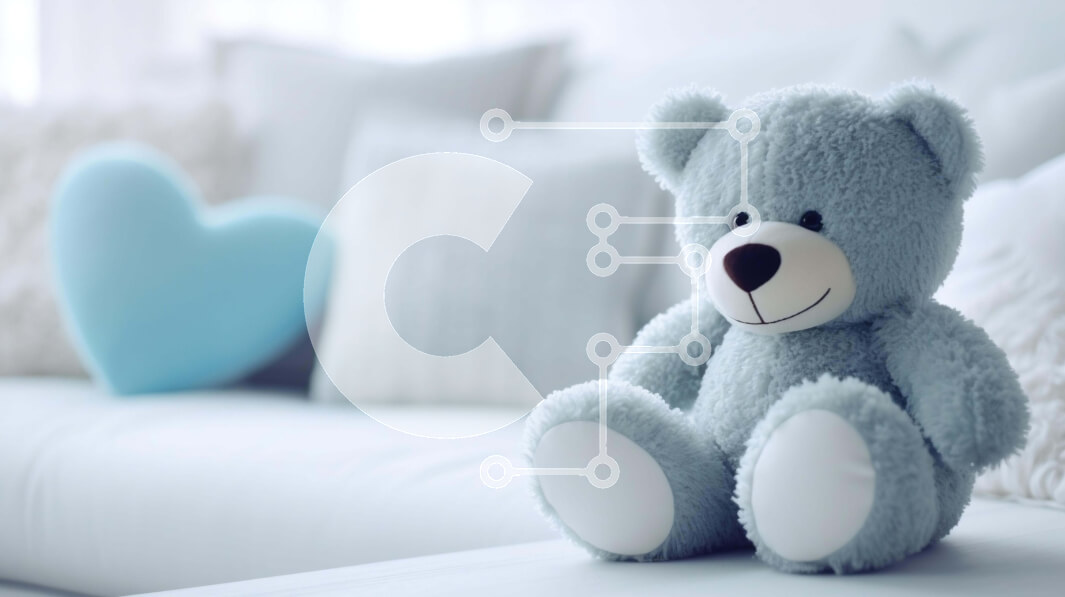 Intra Συλλεκτικό Ξύλινο Παζλ Plywood  4mm - Μπλε αρκουδάκι στον καναπέ με μαξιλάρι σε σχήμα καρδιάς Σε Ξύλινο Κουτί - Διαστάσεις Puzzle: 10x10 cm – 25 κομμάτια