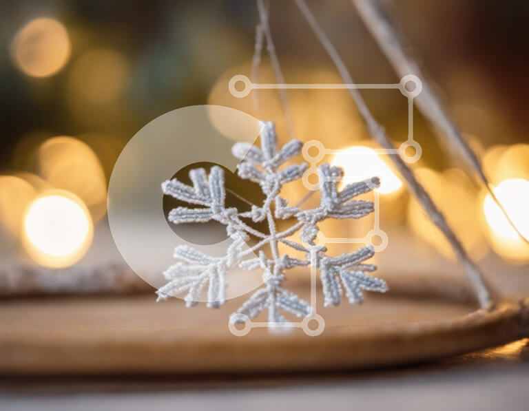 Intra Συλλεκτικό Ξύλινο Παζλ Plywood  4mm - Κρεμαστή διακόσμηση λευκής νιφάδας χιονιού για εποχιακή διακόσμηση Σε Ξύλινο Κουτί - Διαστάσεις: 10x10 cm – 25 κομμάτια