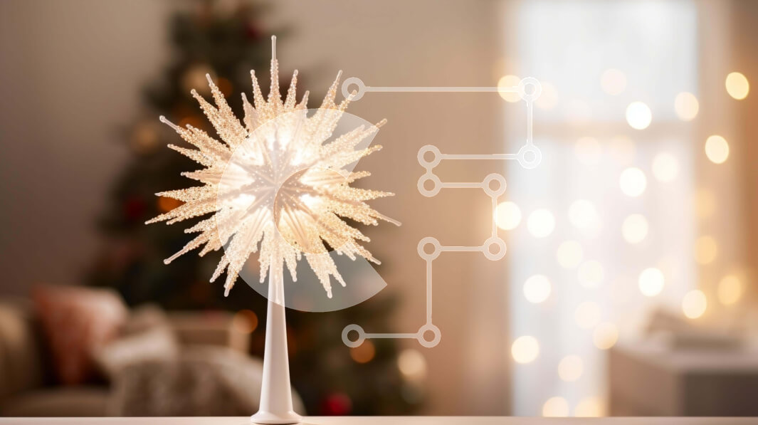 Intra Συλλεκτικό Ξύλινο Παζλ Plywood  4mm - Λευκό χριστουγεννιάτικο δέντρο σε σχήμα αστεριού σε ένα τραπέζι με γύρω αντικείμενα Σε Ξύλινο Κουτί - Διαστάσεις: 10x10 cm – 25 κομμάτια