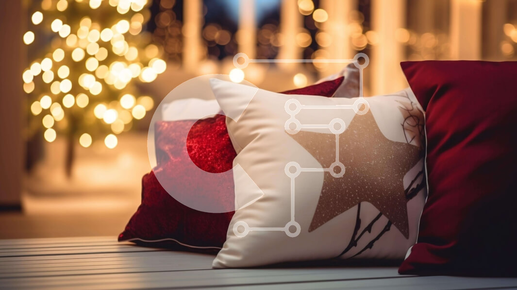 Intra Συλλεκτικό Ξύλινο Παζλ Plywood  4mm - Σχεδιαστικά μαξιλάρια σε σχήμα αστεριού σε ξύλινο πάγκο μπροστά από φωτισμένο χριστουγεννιάτικο δέντρο Σε Ξύλινο Κουτί - Διαστάσεις: 10x10 cm – 25 κομμάτια