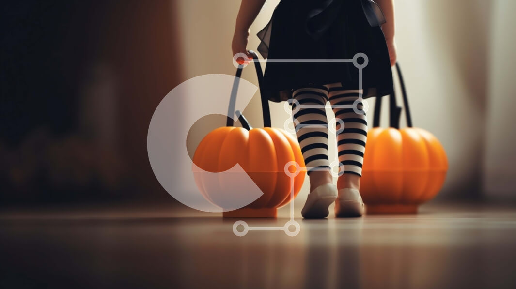 Intra Συλλεκτικό Ξύλινο Παζλ Plywood  4mm - Νεαρό κορίτσι που κρατά κολοκύθες στο διάδρομο Σε Ξύλινο Κουτί - Διαστάσεις Puzzle: 10x10 cm – 25 κομμάτια