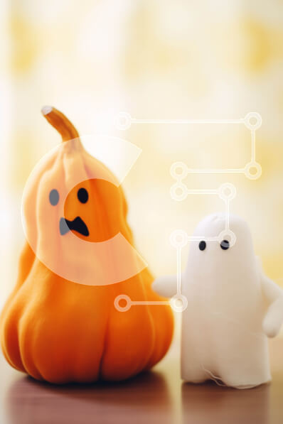 Intra Συλλεκτικό Ξύλινο Παζλ Plywood  4mm - Μικρή λευκή κολοκύθα και πορτοκαλί παιχνίδι φάντασμα στο τραπέζι Σε Ξύλινο Κουτί - Διαστάσεις Puzzle: 10x10 cm – 25 κομμάτια