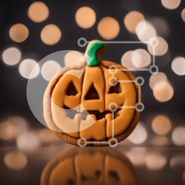 Intra Συλλεκτικό Ξύλινο Παζλ Plywood  4mm - Μπισκότο σε σχήμα κολοκύθας σε φωτισμένο φόντο Σε Ξύλινο Κουτί - Διαστάσεις Puzzle: 10x10 cm – 25 κομμάτια