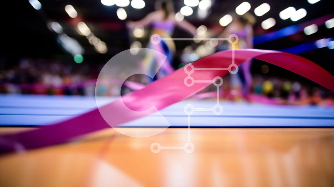 Intra Συλλεκτικό Ξύλινο Παζλ Plywood  4mm - Γυμναστές που παίζουν σε ανώμαλες μπάρες με θεατές Σε Ξύλινο Κουτί - Διαστάσεις Puzzle: 10x10 cm – 25 κομμάτια