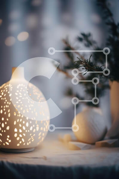 Intra Συλλεκτικό Ξύλινο Παζλ Plywood  4mm - Περίτεχνα σκαλισμένο λευκό βάζο με φυτά σε γλάστρες σε τραπέζι Σε Ξύλινο Κουτί - Διαστάσεις Puzzle: 10x10 cm – 25 κομμάτια