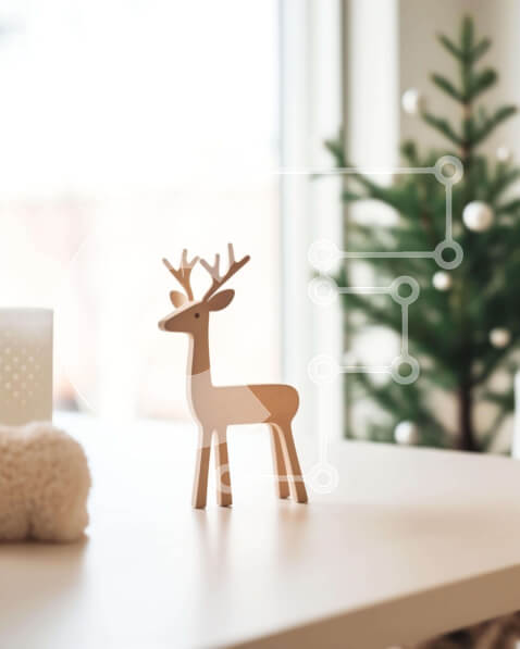 Intra Συλλεκτικό Ξύλινο Παζλ Plywood  4mm - Ξύλινο ειδώλιο ελαφιού στο τραπέζι με διακόσμηση χριστουγεννιάτικου δέντρου Σε Ξύλινο Κουτί - Διαστάσεις: 10x10 cm – 25 κομμάτια