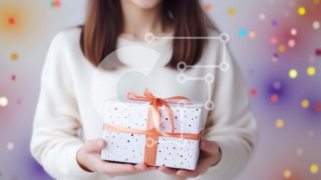 Intra Συλλεκτικό Ξύλινο Παζλ Plywood  4mm - Νεαρή γυναίκα που κρατά ένα κουτί δώρου με πορτοκαλί κορδέλα Σε Ξύλινο Κουτί - Διαστάσεις Puzzle: 10x10 cm – 25 κομμάτια