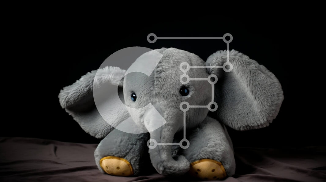 Intra Συλλεκτικό Ξύλινο Παζλ Plywood  4mm - Γκρι γεμιστό παιχνίδι ελέφαντα σε μαύρο φόντο Σε Ξύλινο Κουτί - Διαστάσεις: 10x10 cm – 25 κομμάτια